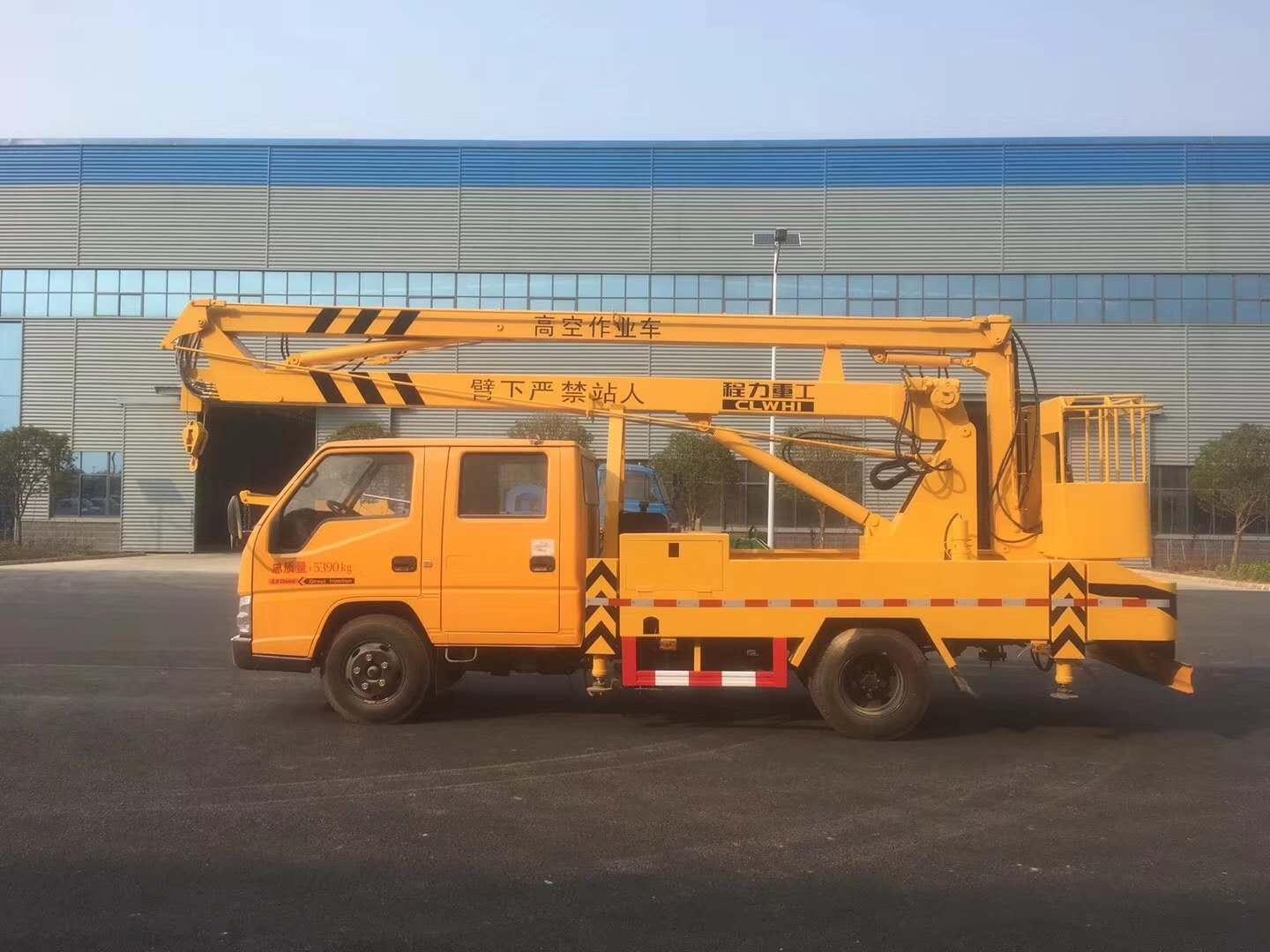 江鈴16米雙排高空作業(yè)車1臺(tái)